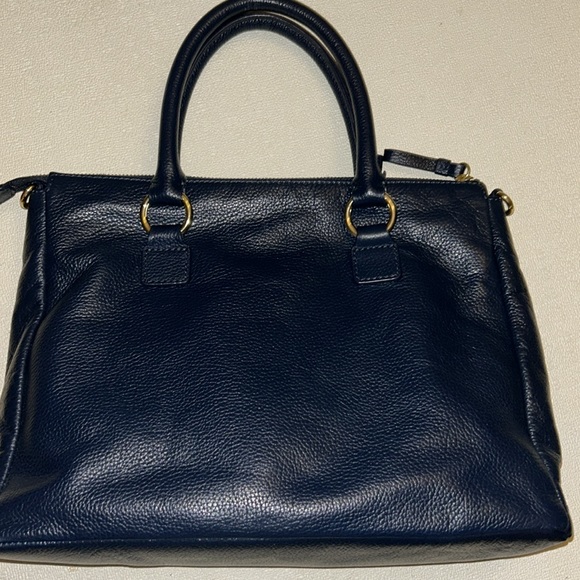 Tommy Hilfiger purse - Picture 2 of 9